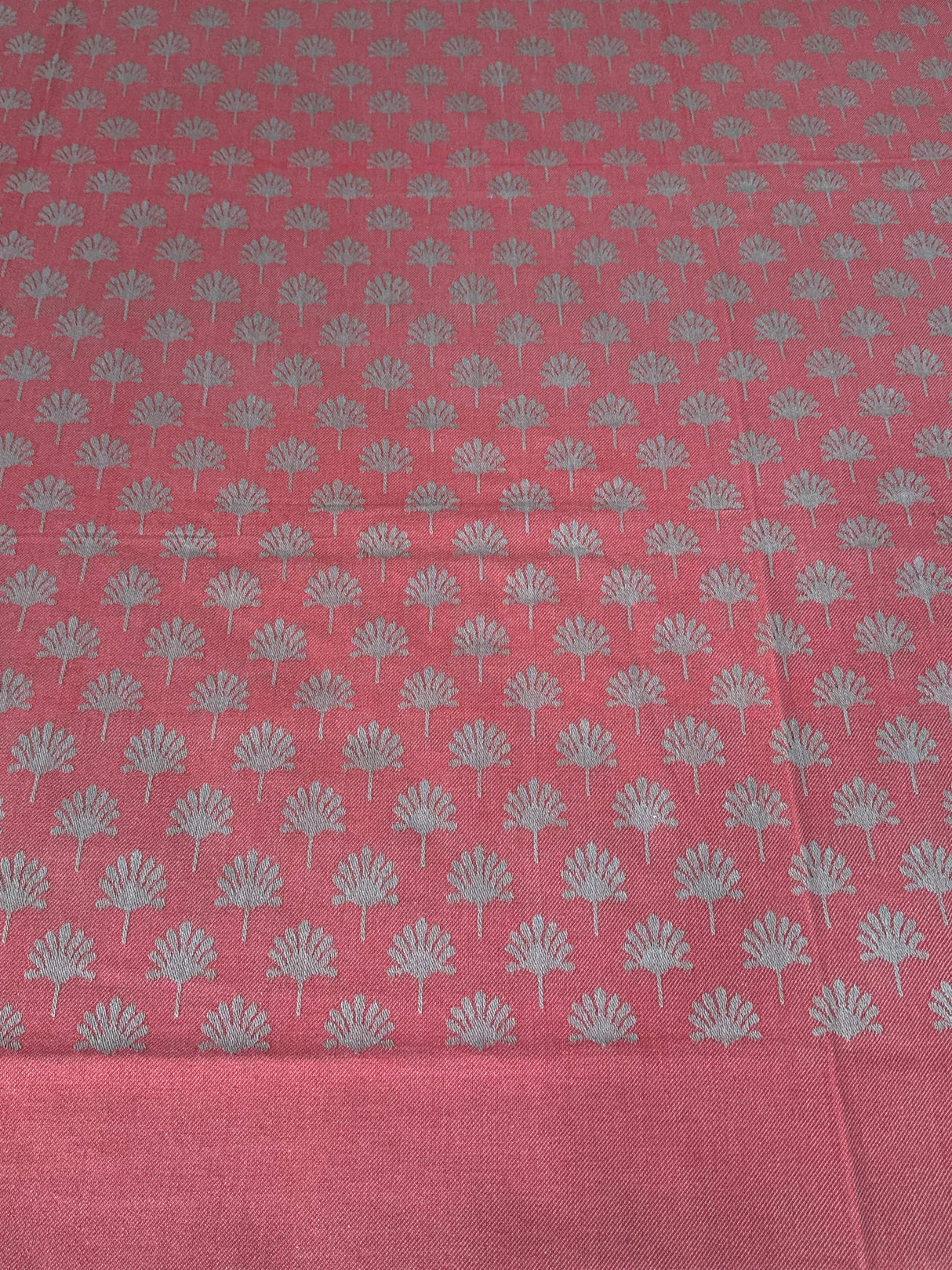 Elegant REVERSIBLE Bedspread with 2 Pillow Cases