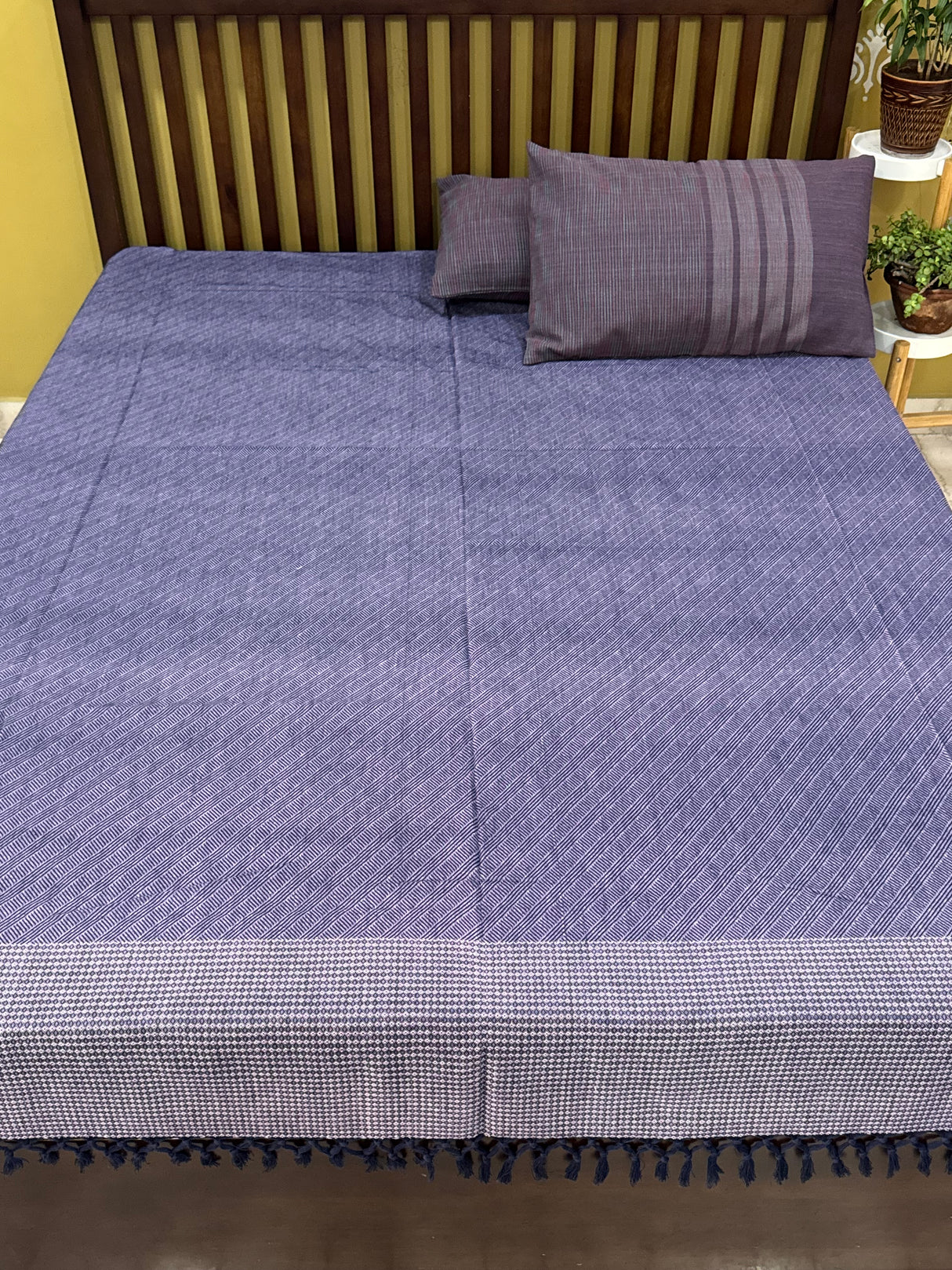 Elegant Mauve REVERSIBLE Bedspread with 2 Pillow Cases