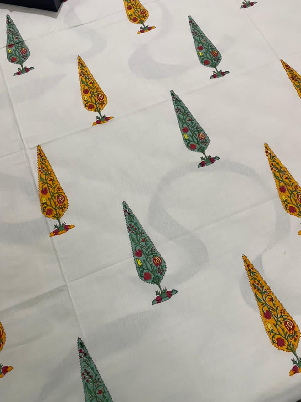 Minimal Tree Motif Cotton Bedsheet & Quilt Set