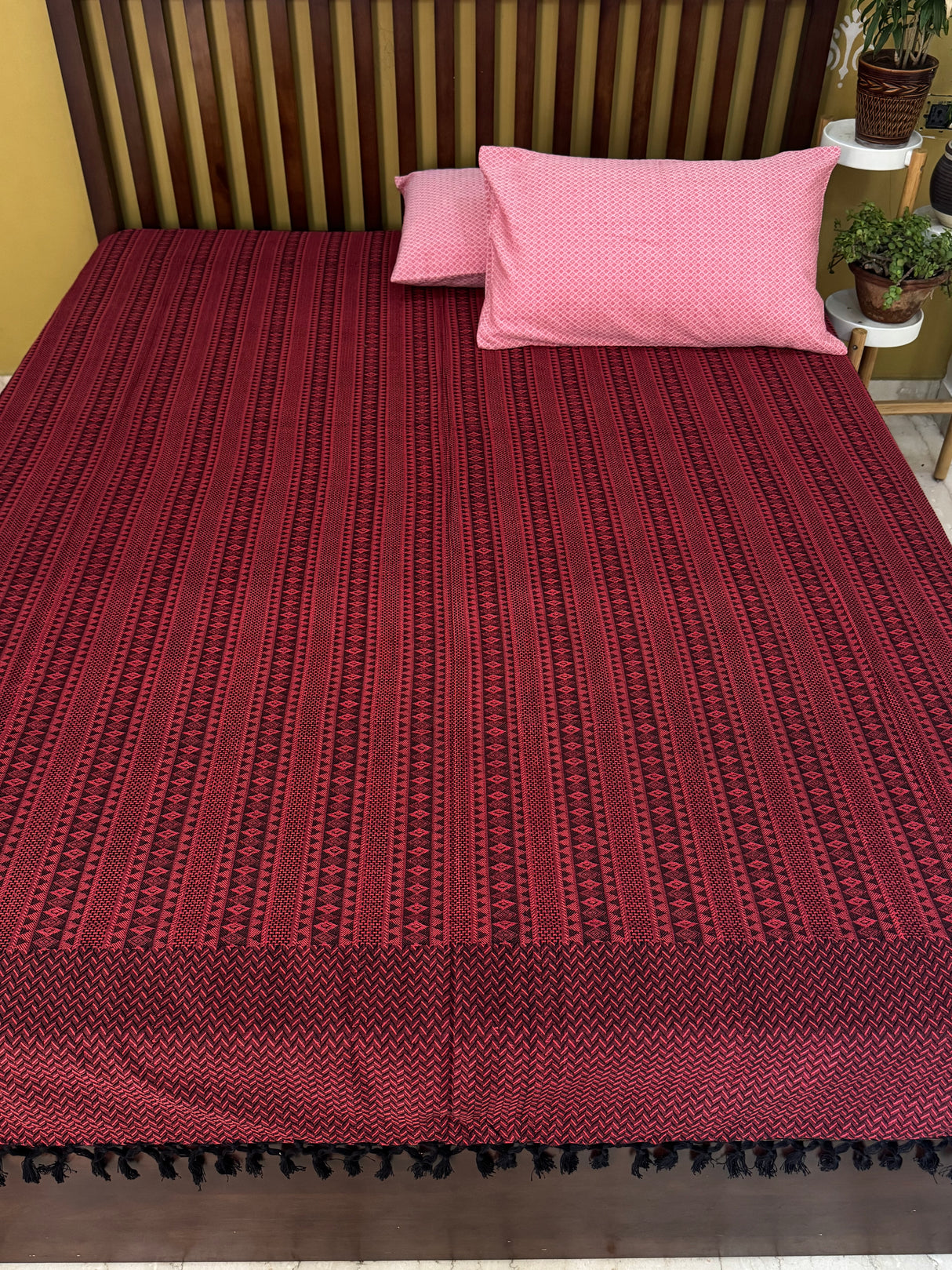 Red Black REVERSIBLE Bedspread with 2 Pillow Cases