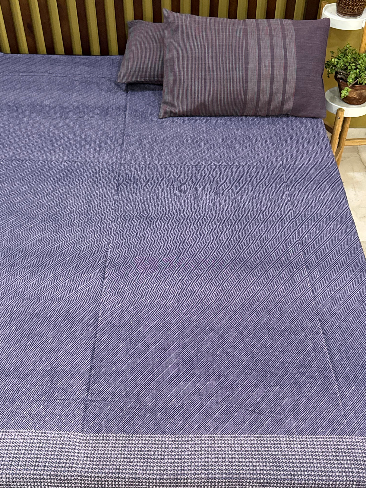 Elegant Mauve REVERSIBLE Bedspread with 2 Pillow Cases