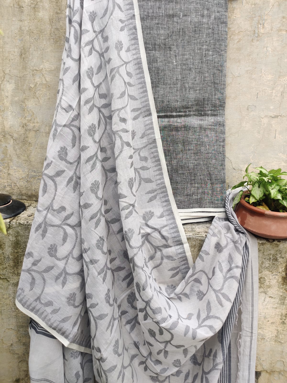 Bhagalpur Linen Fabric Clubbed with Cotton Jacquard loom Dupatta