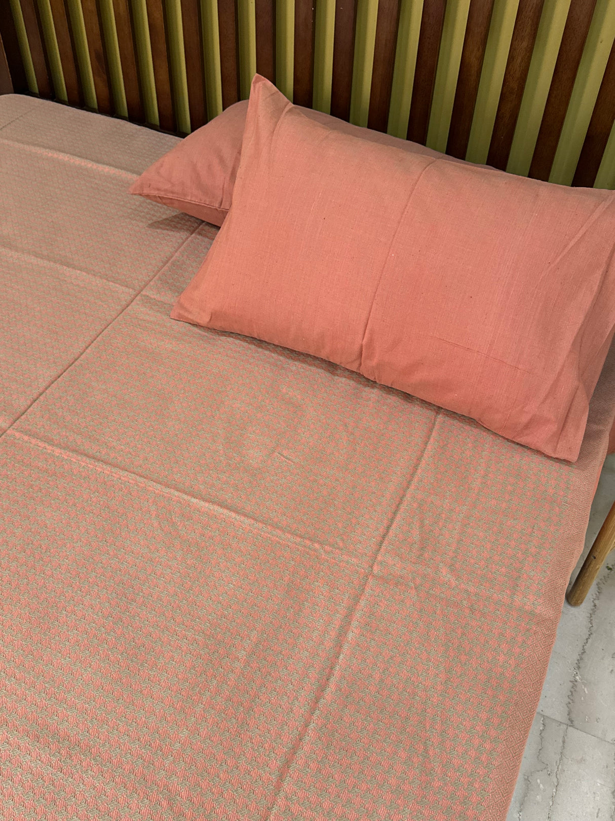 Peach Brown REVERSIBLE Bedspread with 2 Pillow Cases
