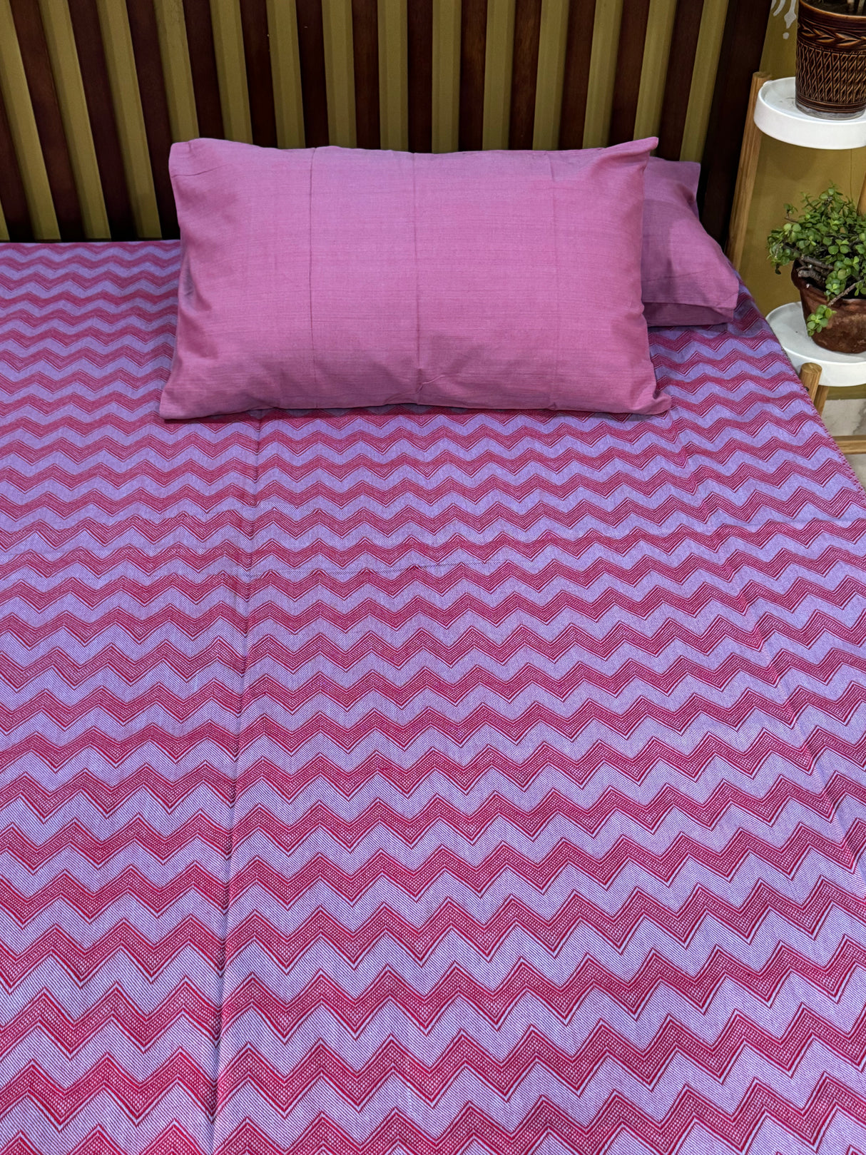 Chevron Design REVERSIBLE Bedspread with 2 Pillow Cases