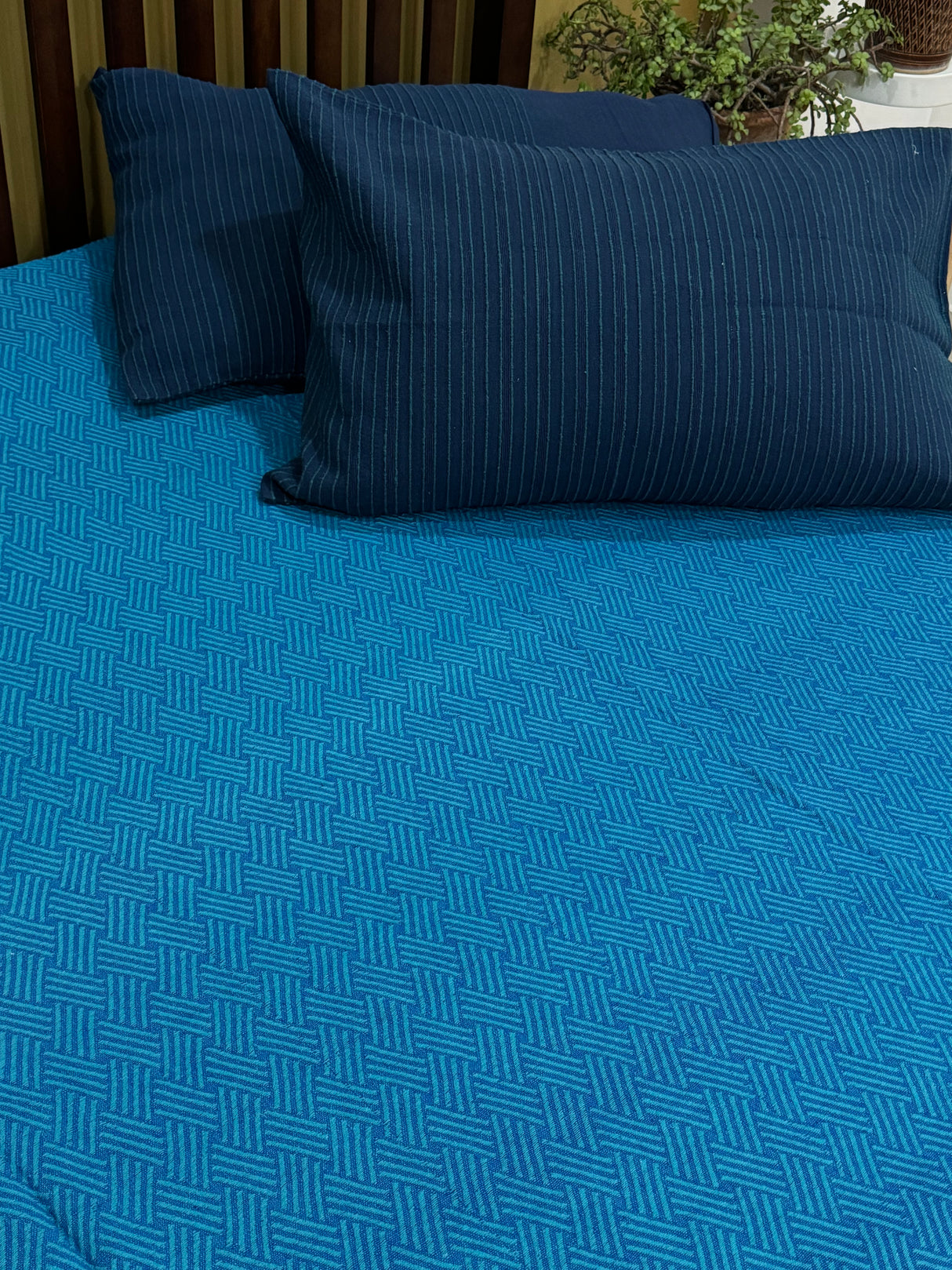 Pure Cotton REVERSIBLE Bedspread with 2 Pillow Cases