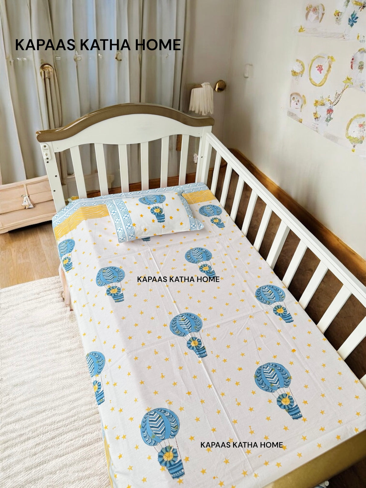 Simba on Hot Air Balloon Blockprint Cot/Crib Sheet (60-40 inches)