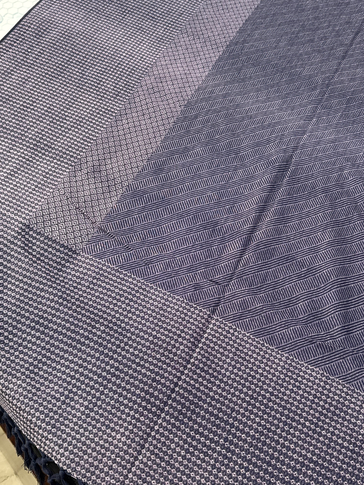 Elegant Mauve REVERSIBLE Bedspread with 2 Pillow Cases