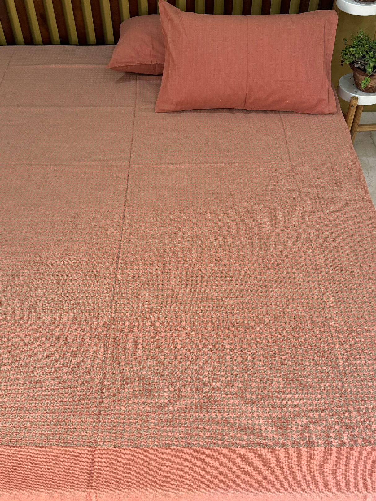 Peach Brown REVERSIBLE Bedspread with 2 Pillow Cases