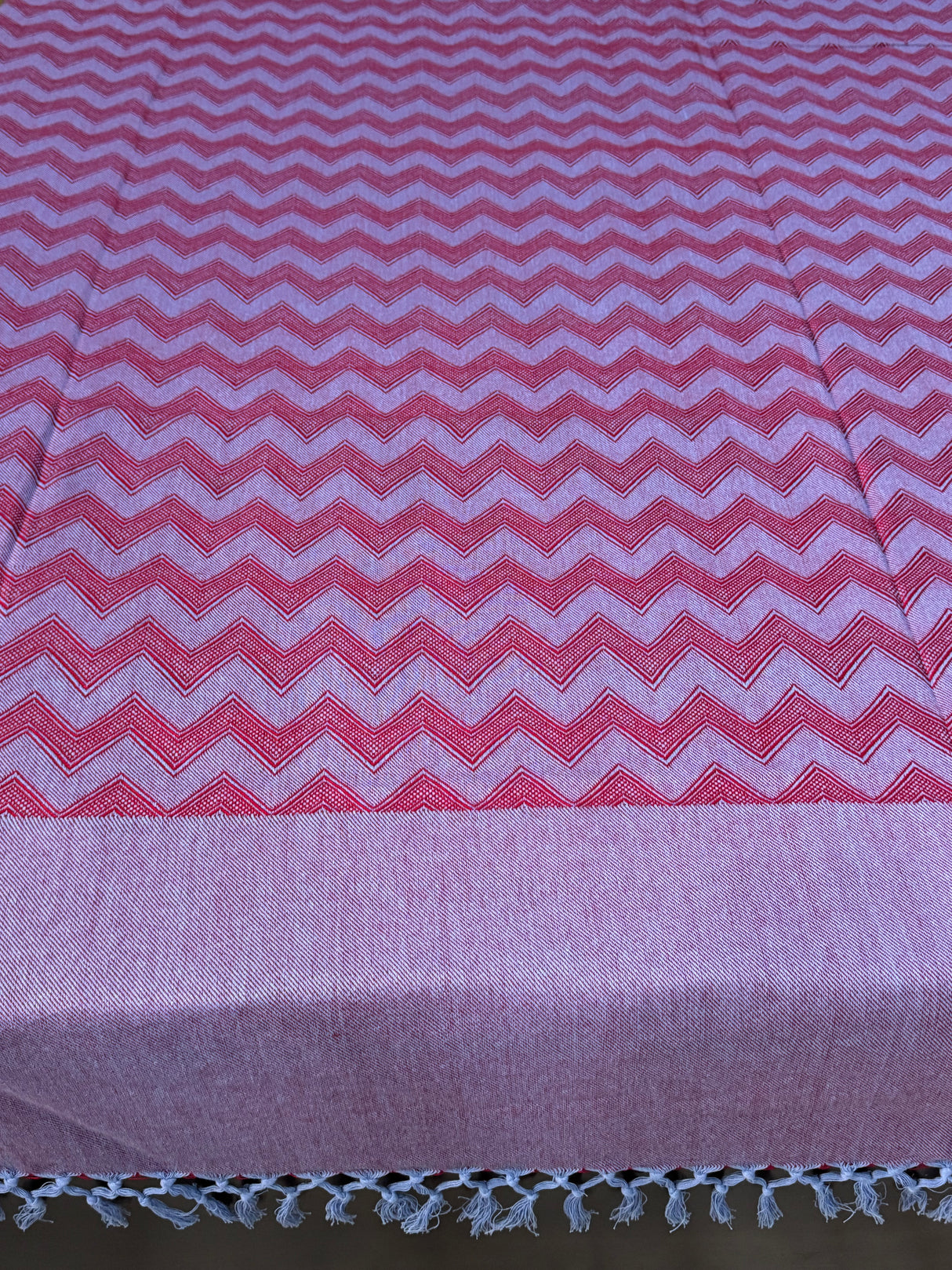 Chevron Design REVERSIBLE Bedspread with 2 Pillow Cases