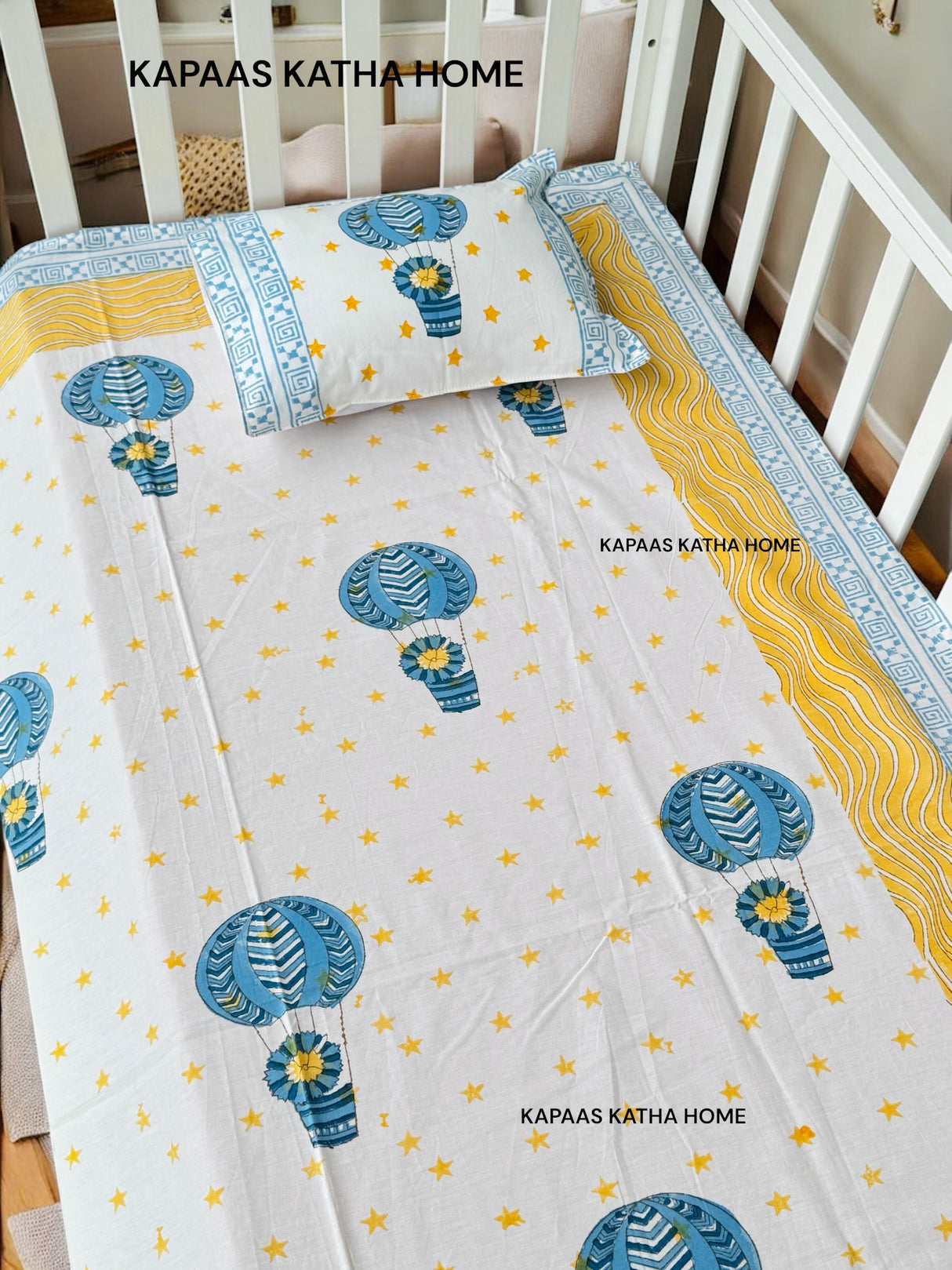 Simba on Hot Air Balloon Blockprint Cot/Crib Sheet (60-40 inches)