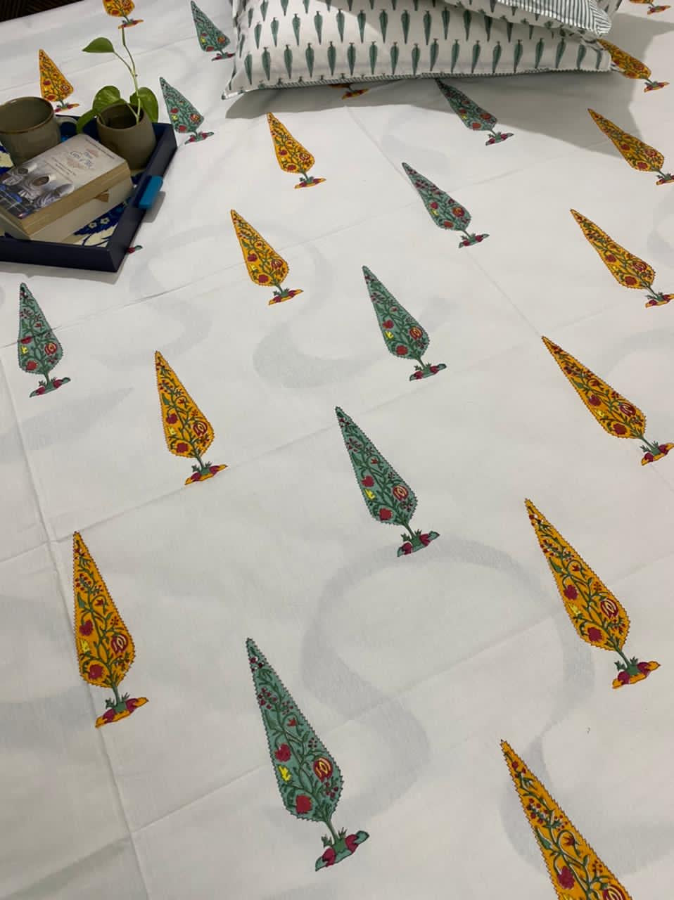 Minimal Tree Motif Cotton Bedsheet & Quilt Set