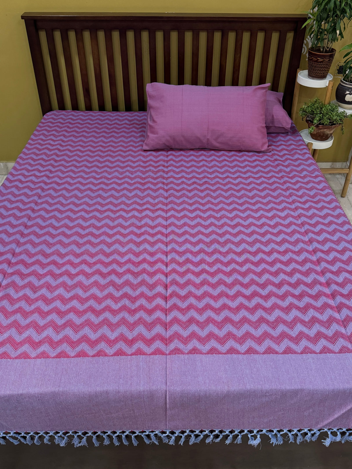 Chevron Design REVERSIBLE Bedspread with 2 Pillow Cases