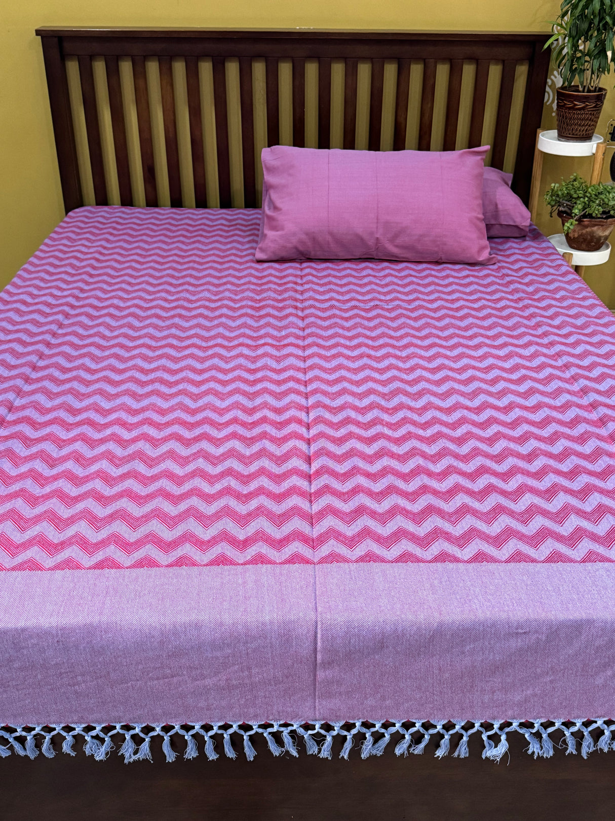 Chevron Design REVERSIBLE Bedspread with 2 Pillow Cases