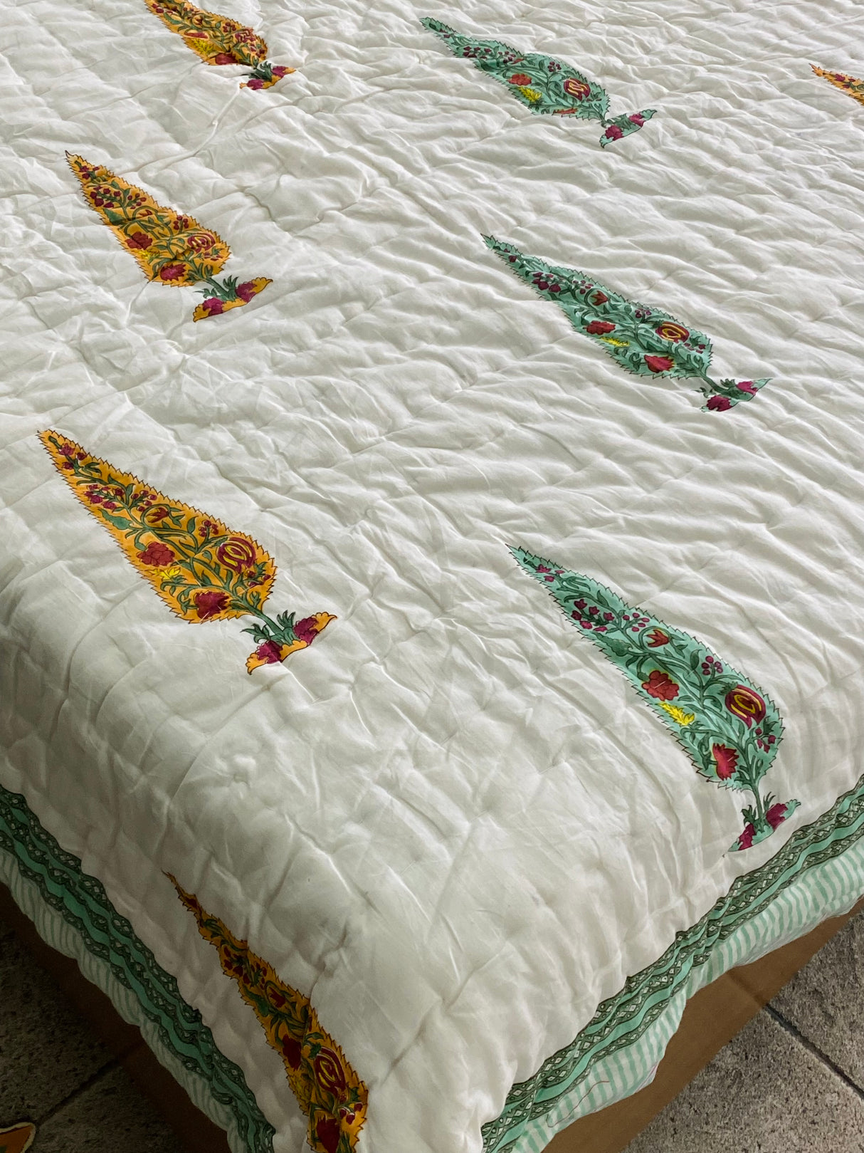 Minimal Tree Motif Cotton Bedsheet & Quilt Set
