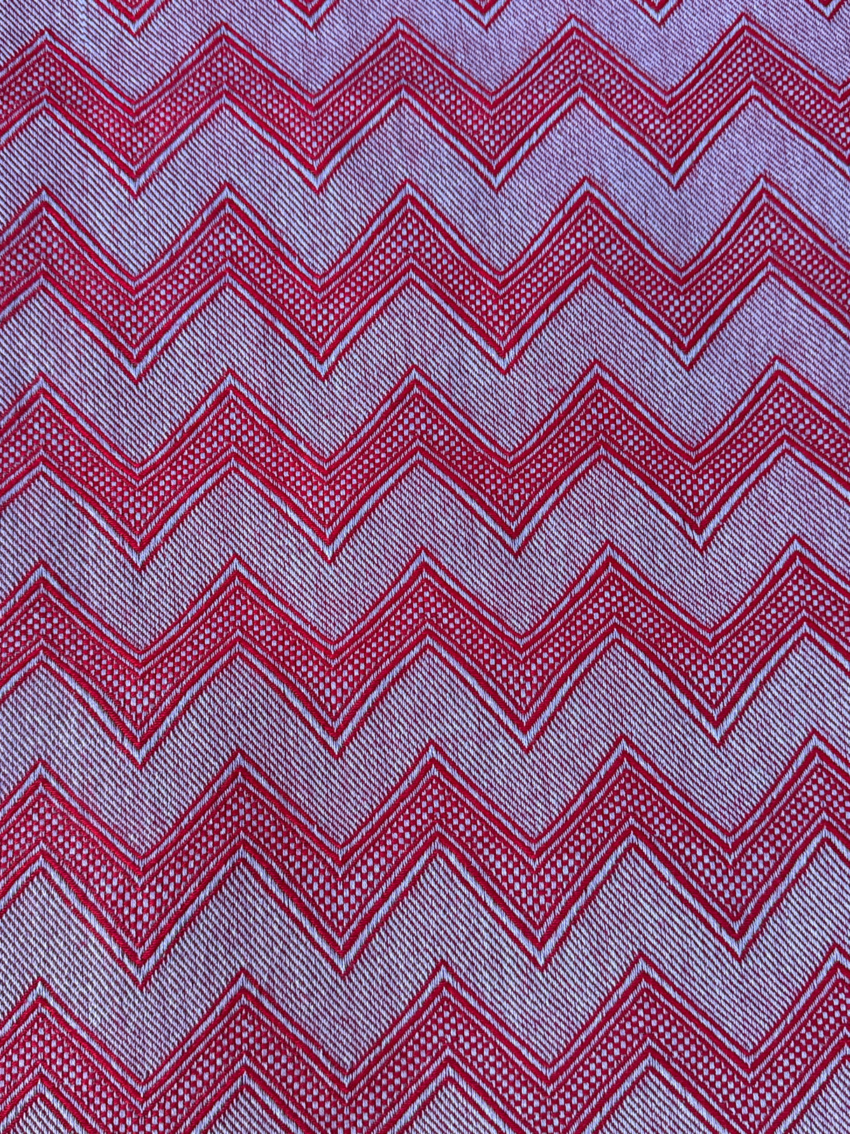 Chevron Design REVERSIBLE Bedspread with 2 Pillow Cases