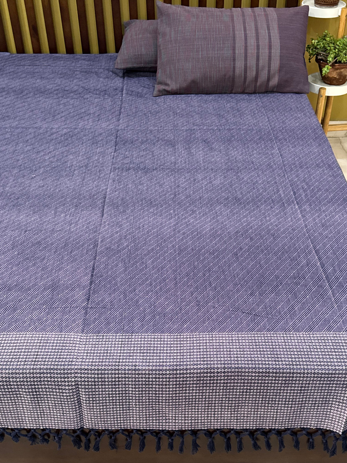 Elegant Mauve REVERSIBLE Bedspread with 2 Pillow Cases