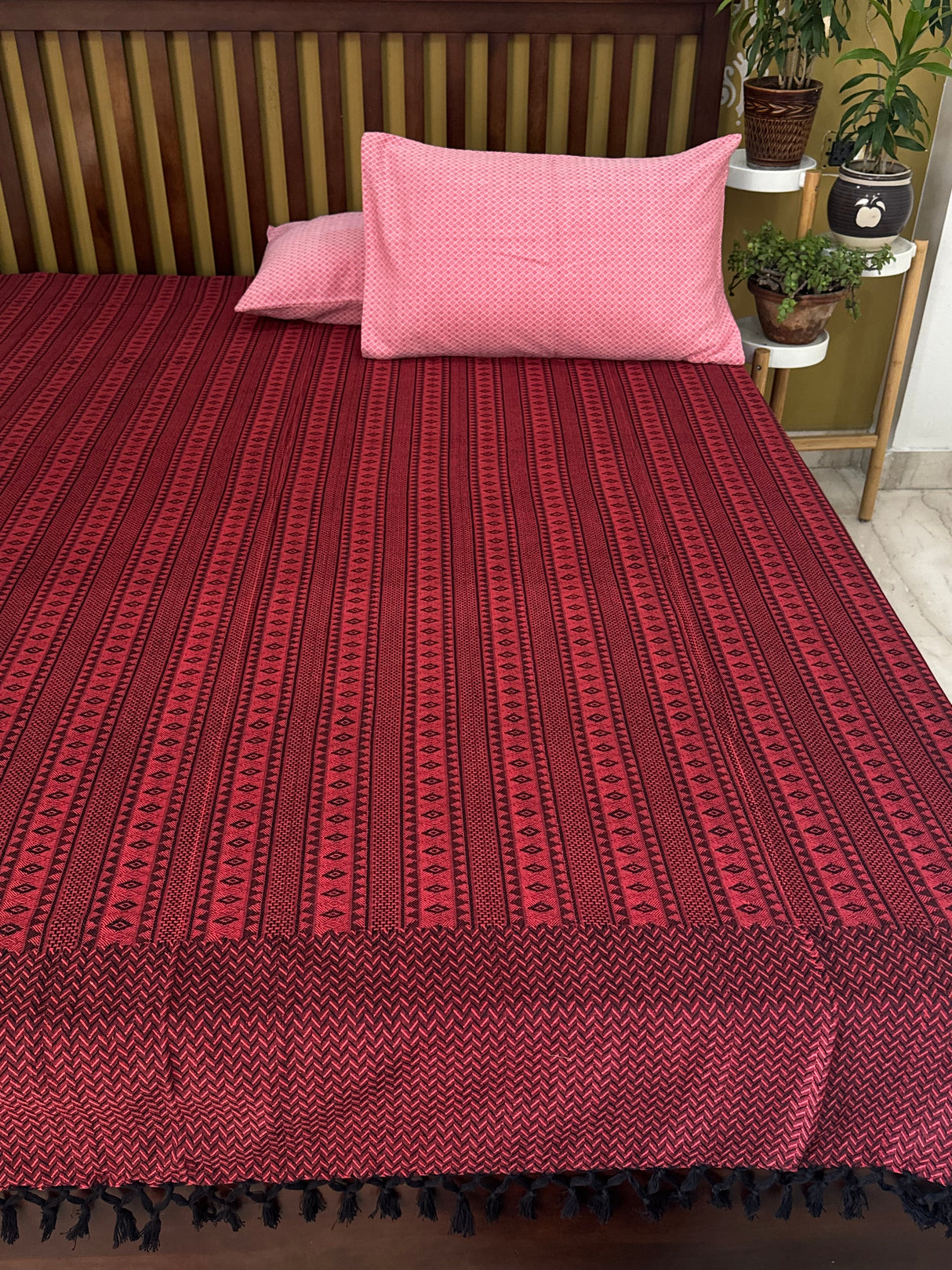 Red Black REVERSIBLE Bedspread with 2 Pillow Cases