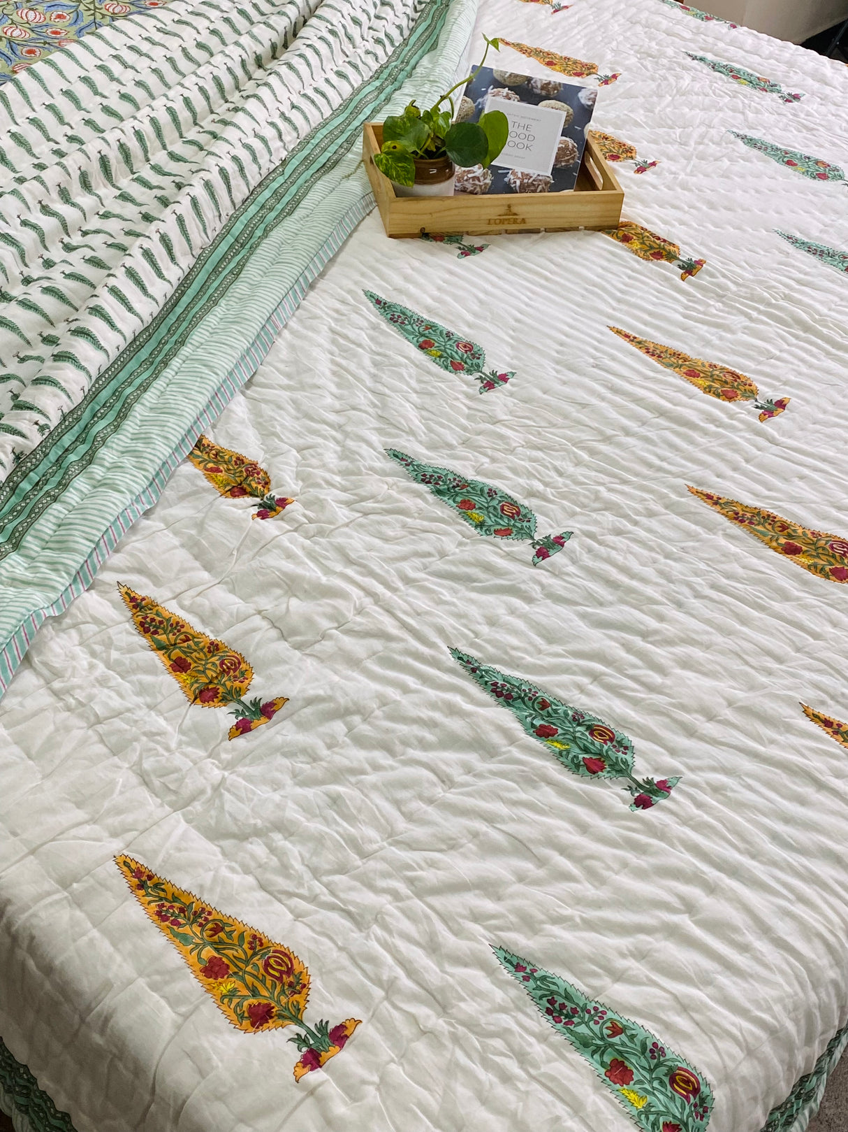 Minimal Tree Motif Cotton Bedsheet & Quilt Set