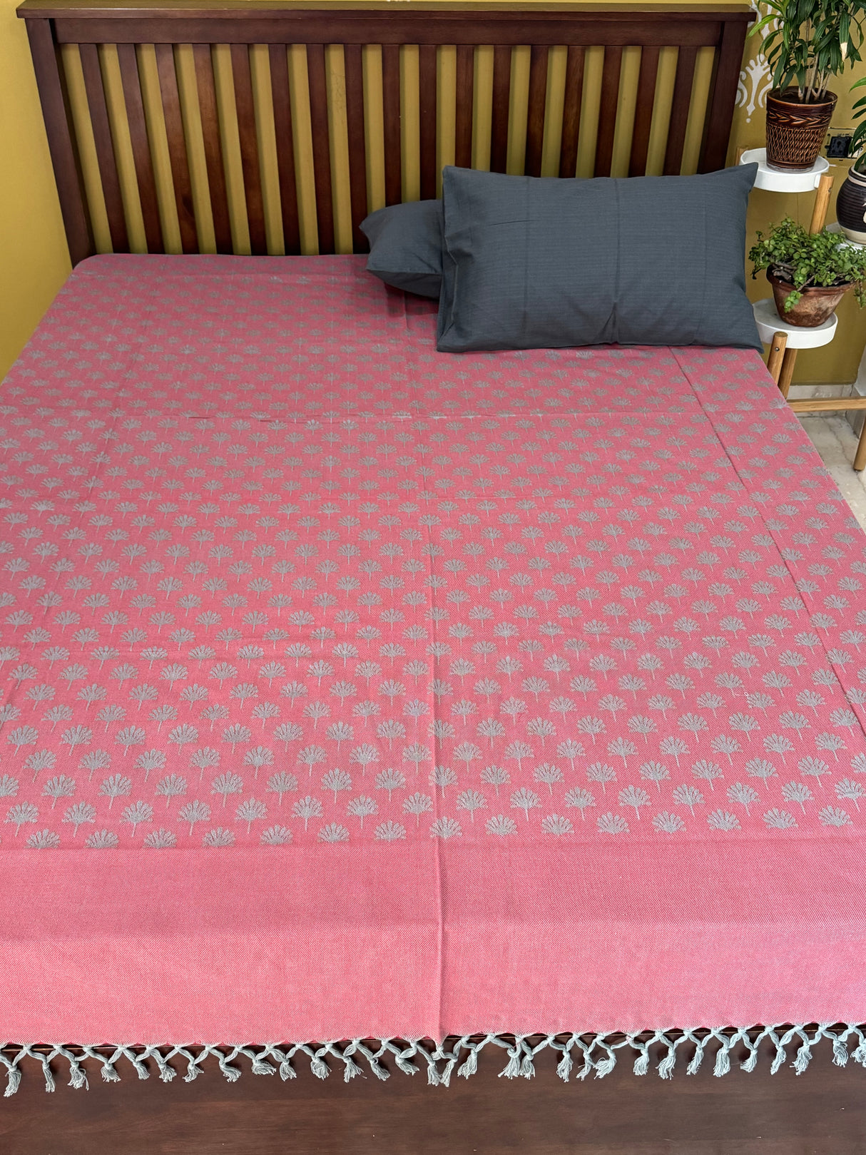 Elegant REVERSIBLE Bedspread with 2 Pillow Cases