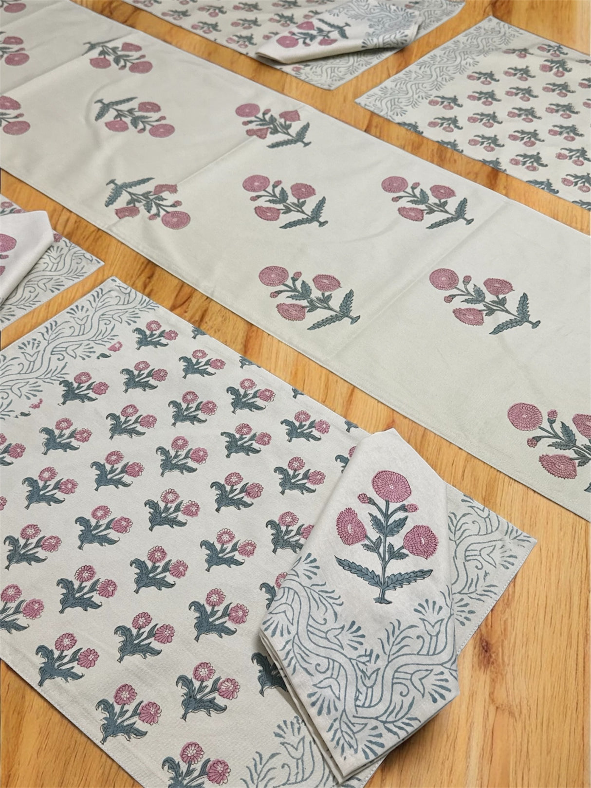 Blockprint Table Runner, Mat & Napkin Set- 6 Seater