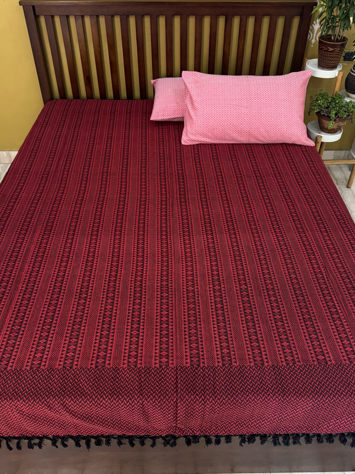 Red Black REVERSIBLE Bedspread with 2 Pillow Cases