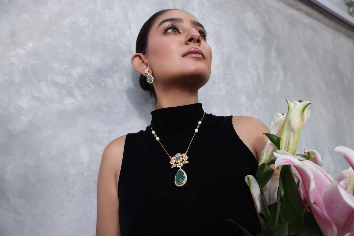 Graceful and Elegant 925 Silver Pendant Set with Mossianite Polki and Green Aventurine