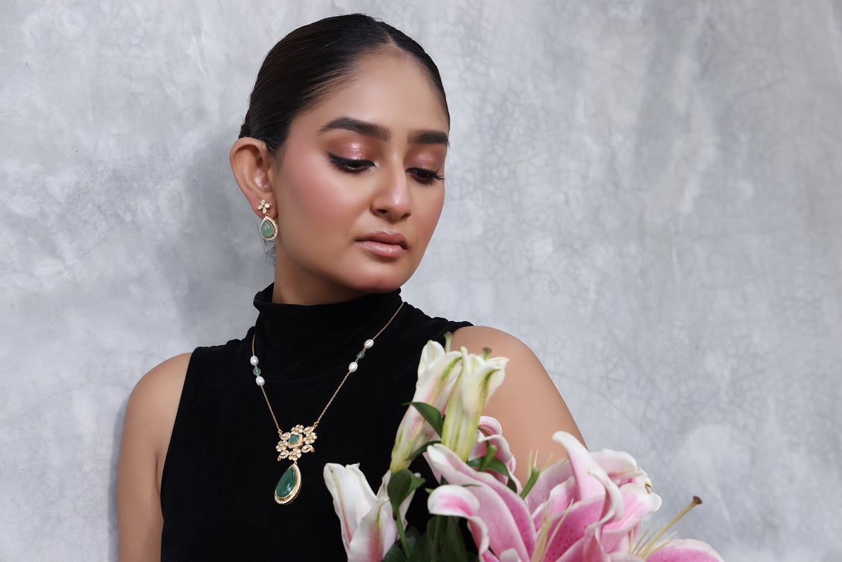 Graceful and Elegant 925 Silver Pendant Set with Mossianite Polki and Green Aventurine