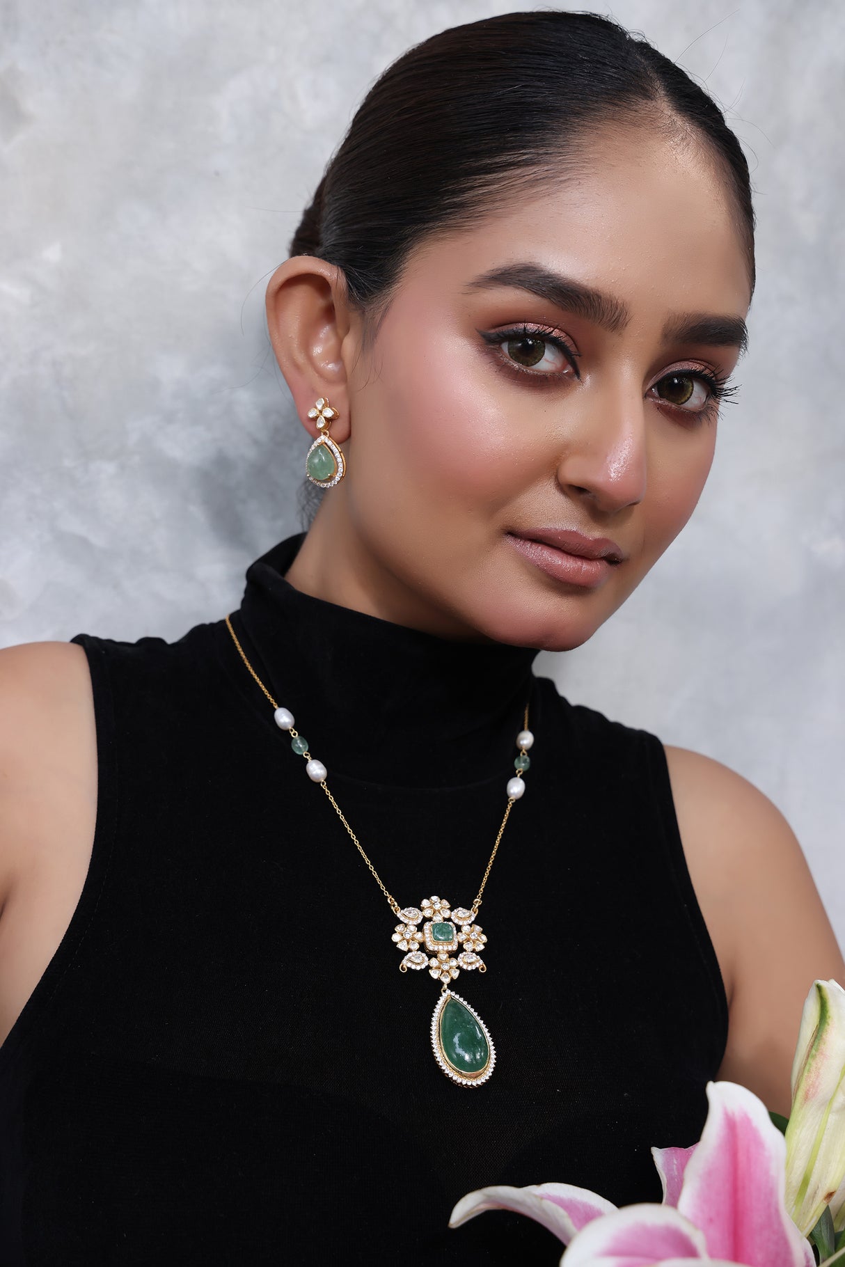 Graceful and Elegant 925 Silver Pendant Set with Mossianite Polki and Green Aventurine