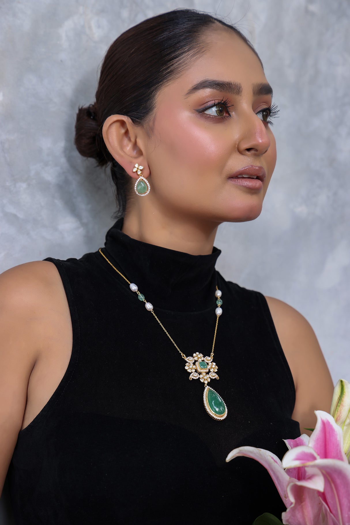 Graceful and Elegant 925 Silver Pendant Set with Mossianite Polki and Green Aventurine