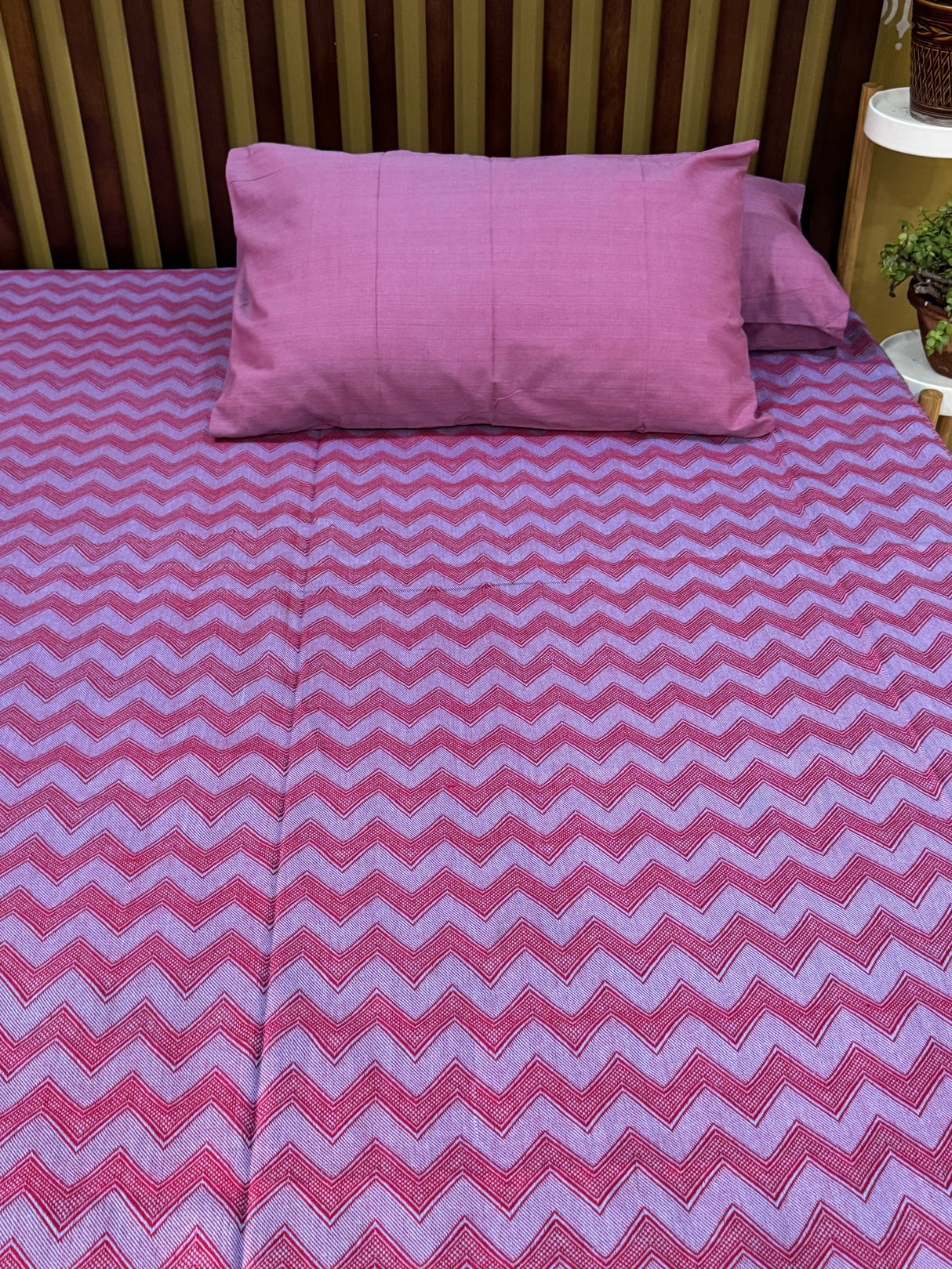 Chevron Design REVERSIBLE Bedspread with 2 Pillow Cases