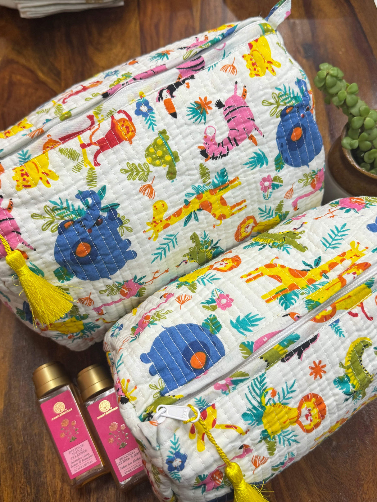 Set of 2 Multipurpose Pouches (large and medium)