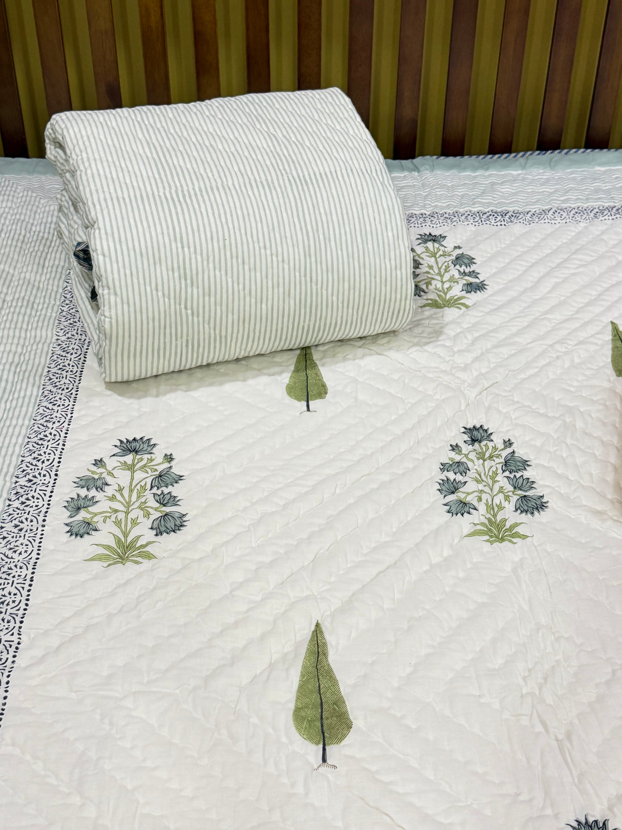 Blockprint Mulmul Reversible Quilt