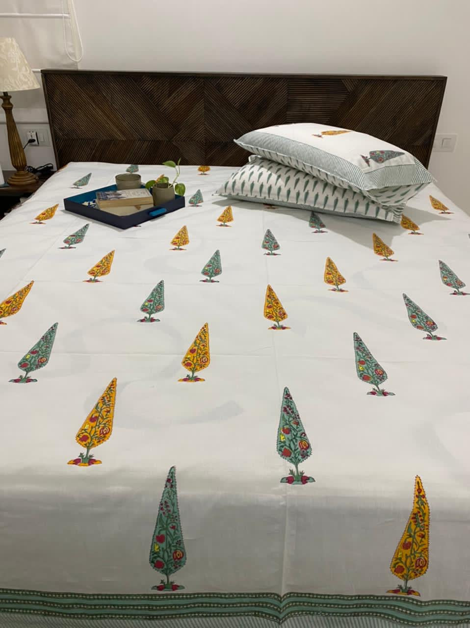 Minimal Tree Motif Cotton Bedsheet & Quilt Set