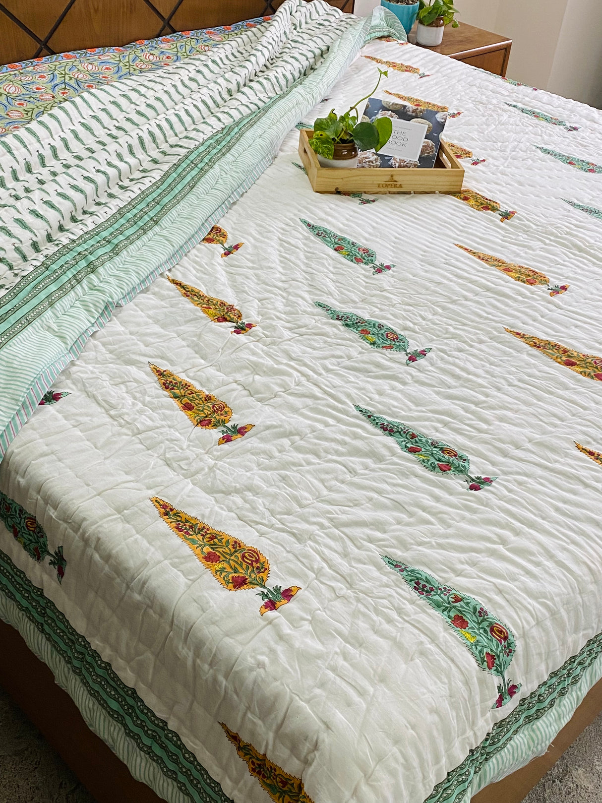 Minimal Tree Motif Cotton Bedsheet & Quilt Set