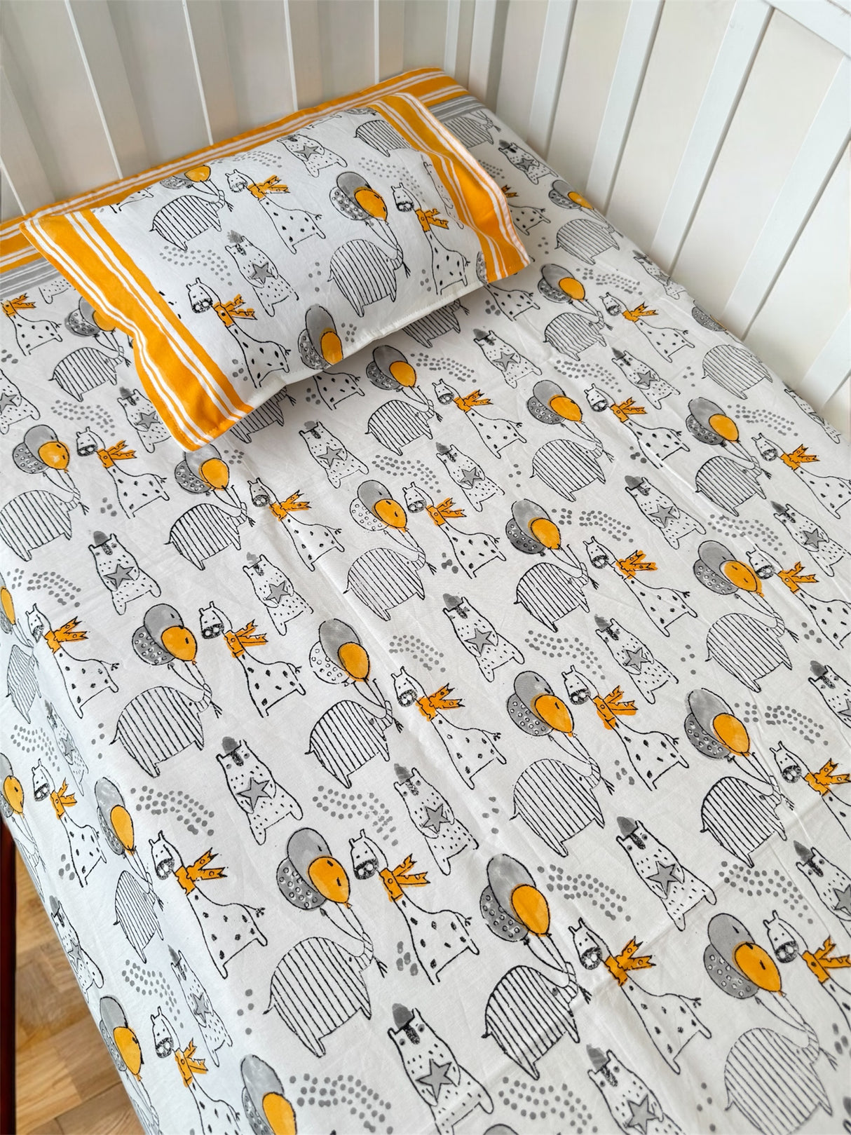 Animals Jungle theme crib sheet for baby room decor