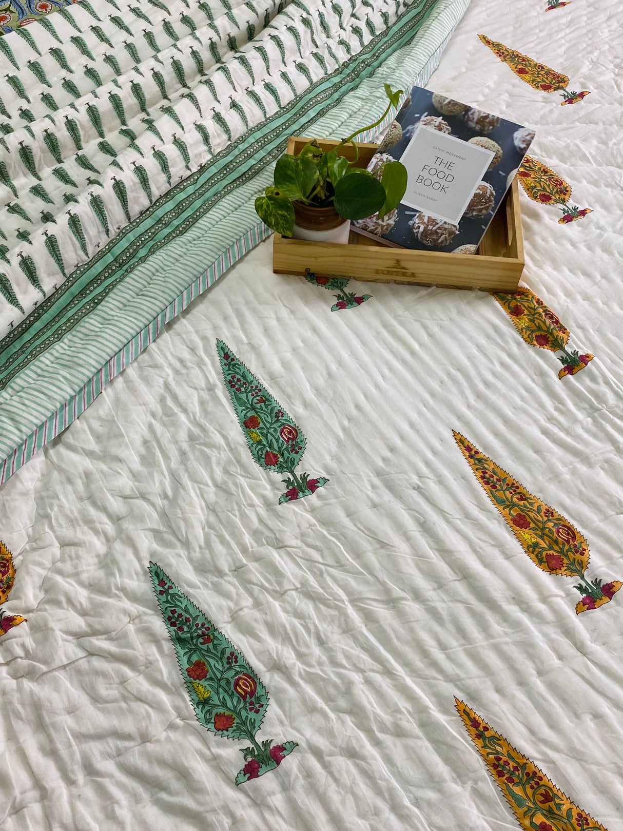 Minimal Tree Motif Cotton Bedsheet & Quilt Set