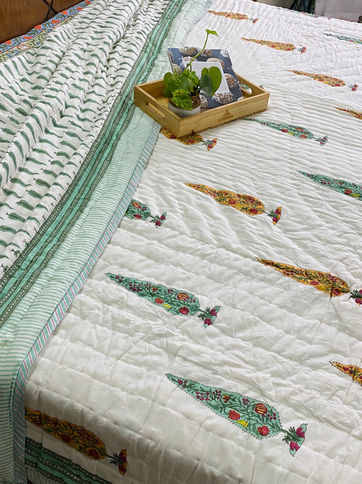 Minimal Tree Motif Cotton Bedsheet & Quilt Set