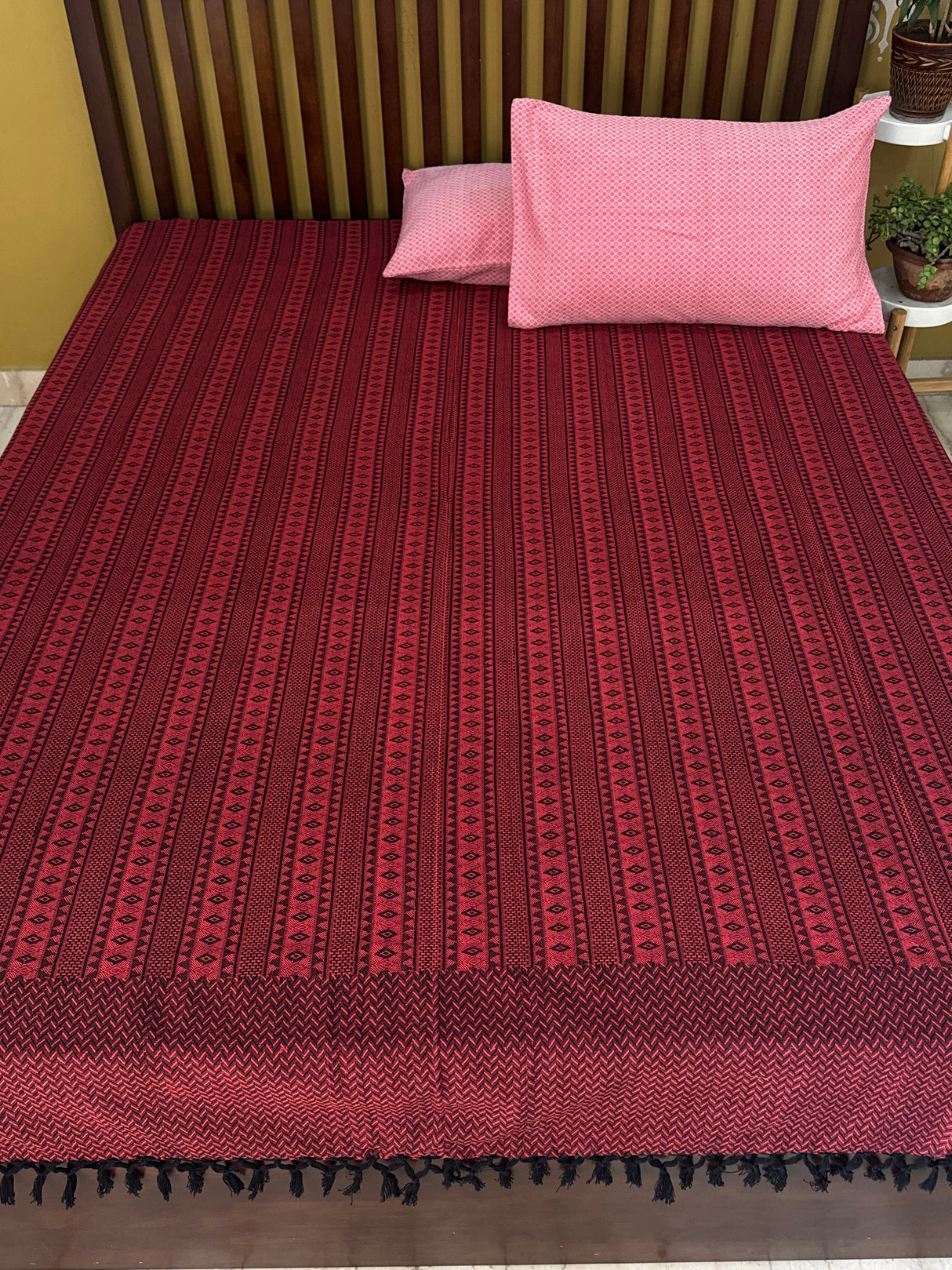 Red Black REVERSIBLE Bedspread with 2 Pillow Cases