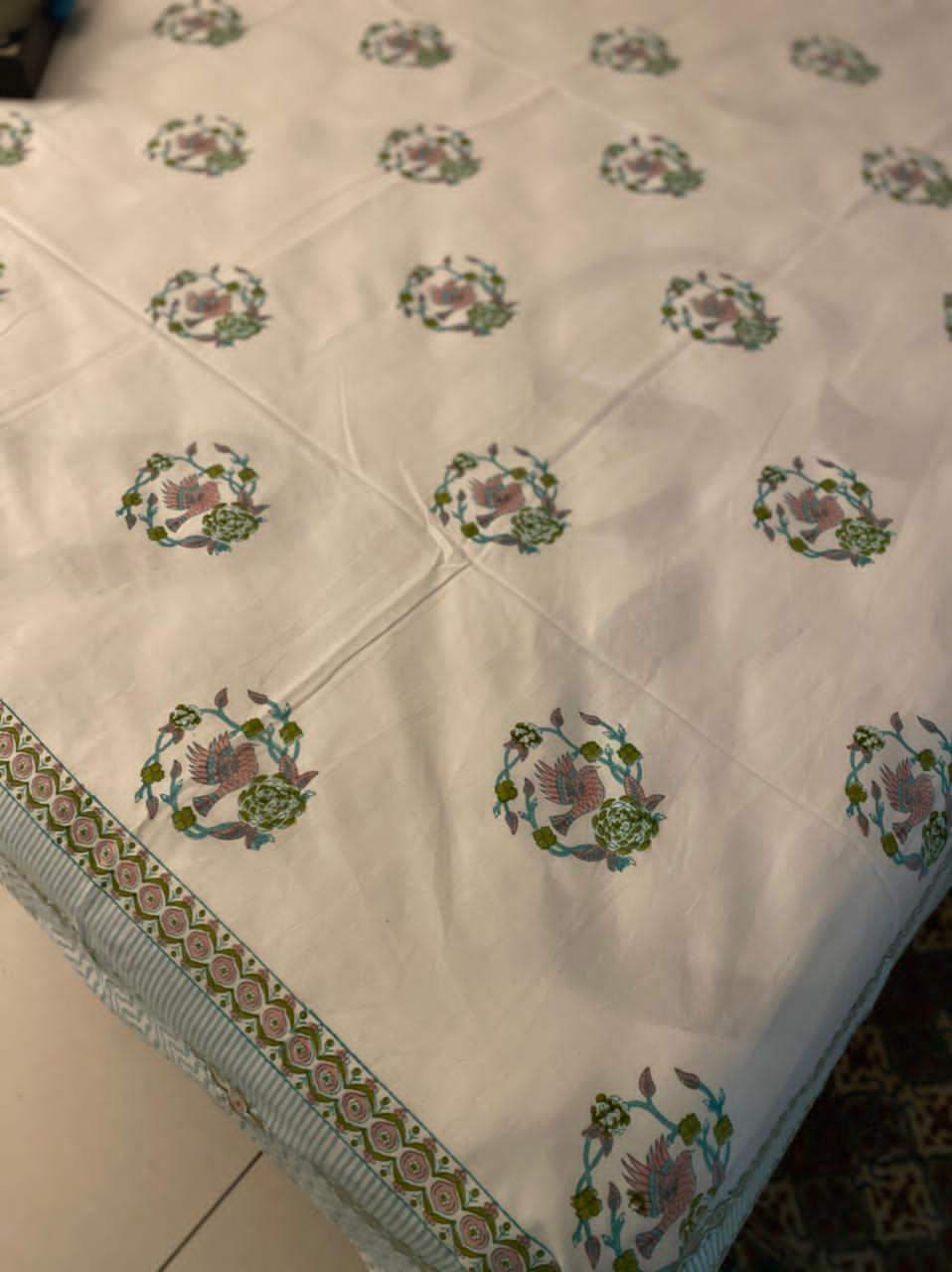 Cotton fitted bedsheet with elastic for a comfortable and secure fit