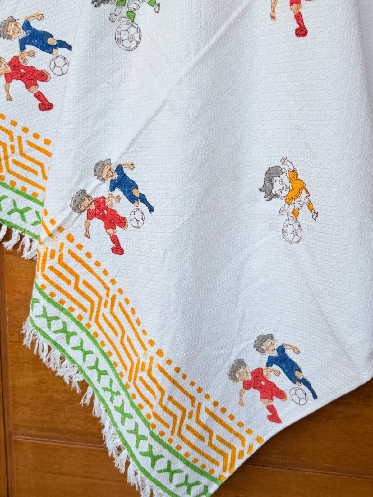 sporty-print-jacquard-cotton-kids-towel-close-up