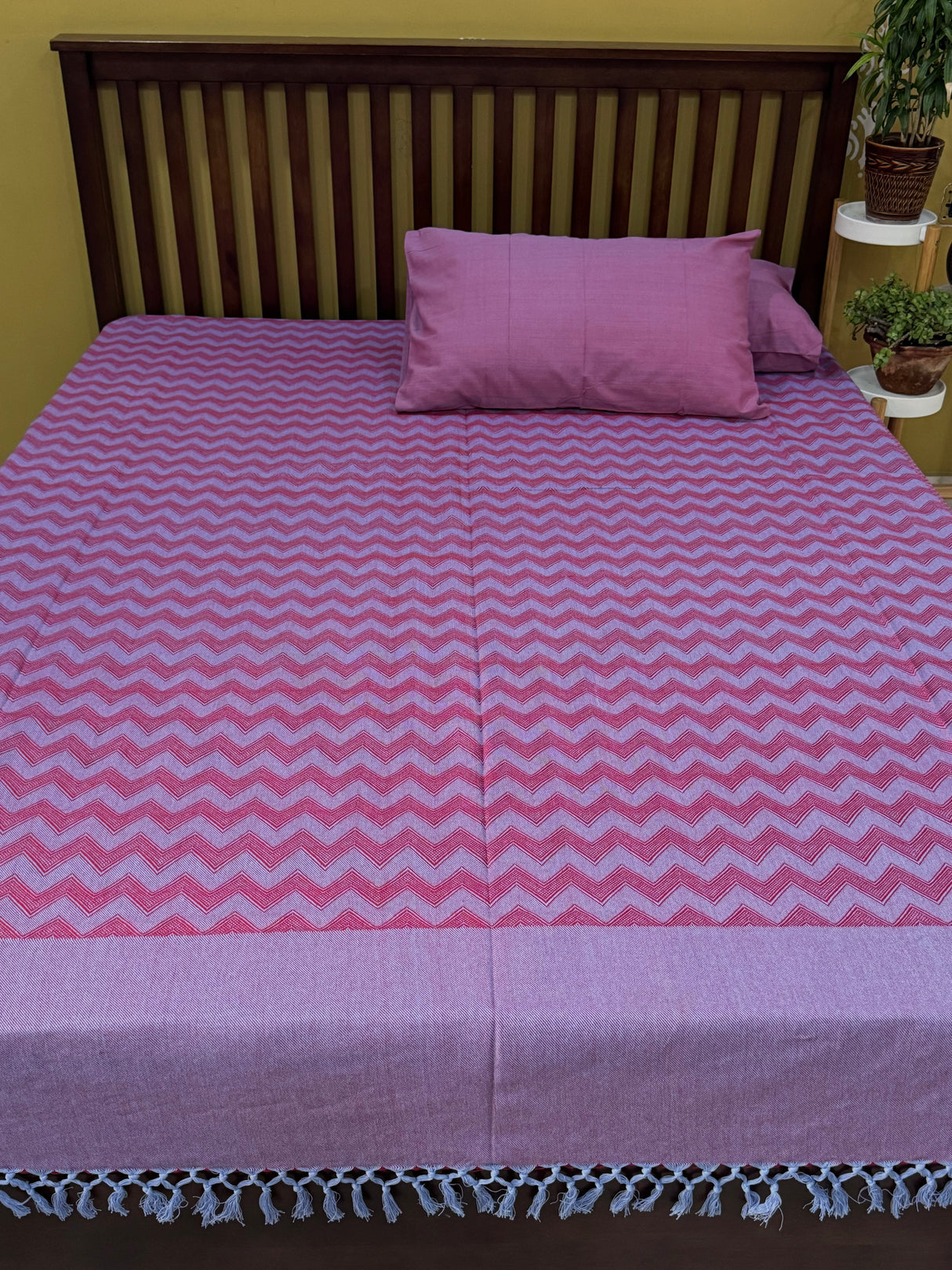 Chevron Design REVERSIBLE Bedspread with 2 Pillow Cases