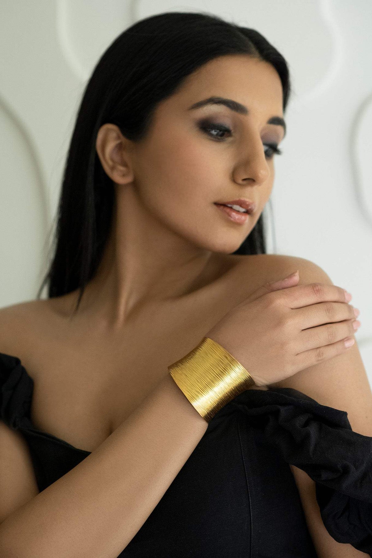 Golden Bold and Beautiful 92.5 Silver handcuff