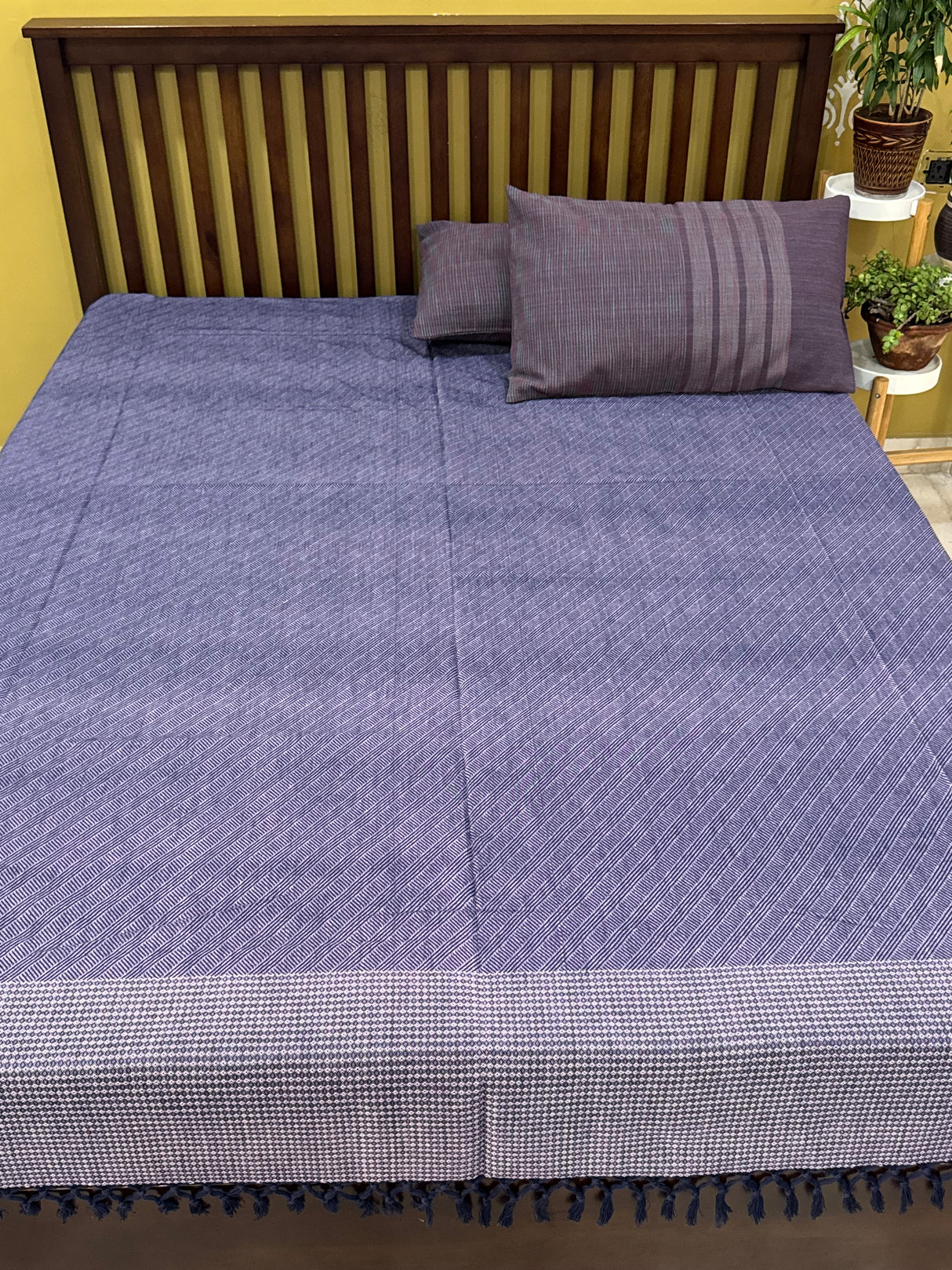Elegant Mauve REVERSIBLE Bedspread with 2 Pillow Cases