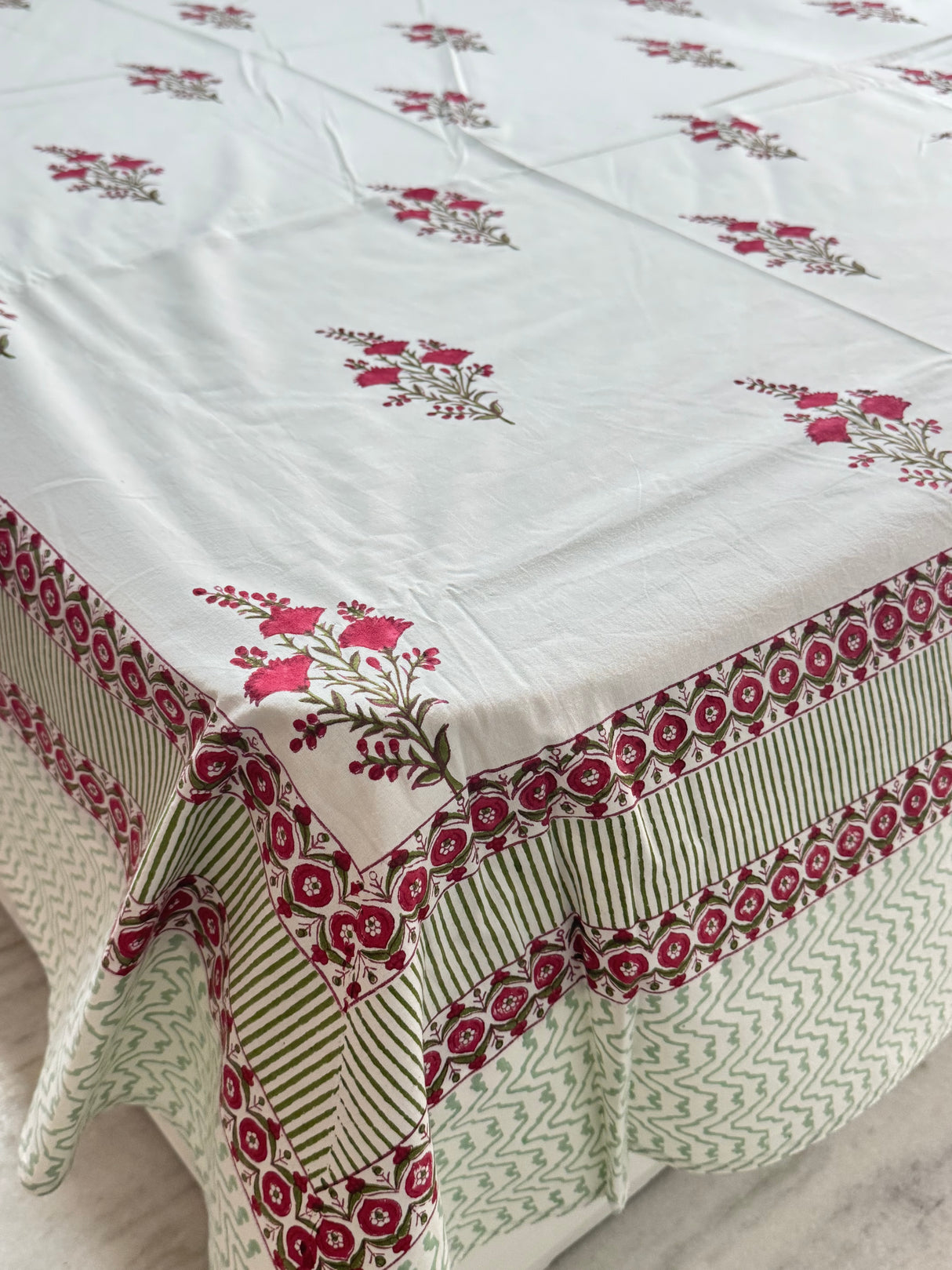 Elegant Blockprint Bedsheet & Quilt Set