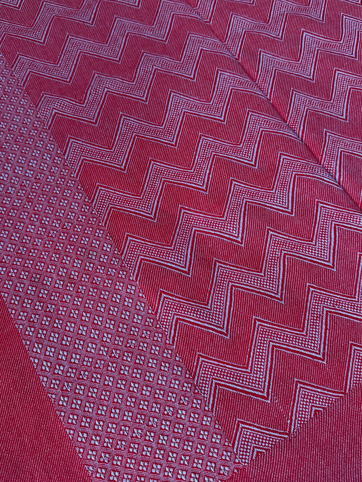 Chevron Design REVERSIBLE Bedspread with 2 Pillow Cases