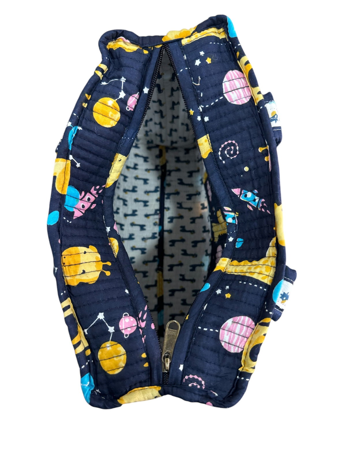 Soft cotton giraffe tote bag for modern mothers in Dubai to organize kids’ daily essentials while on the move