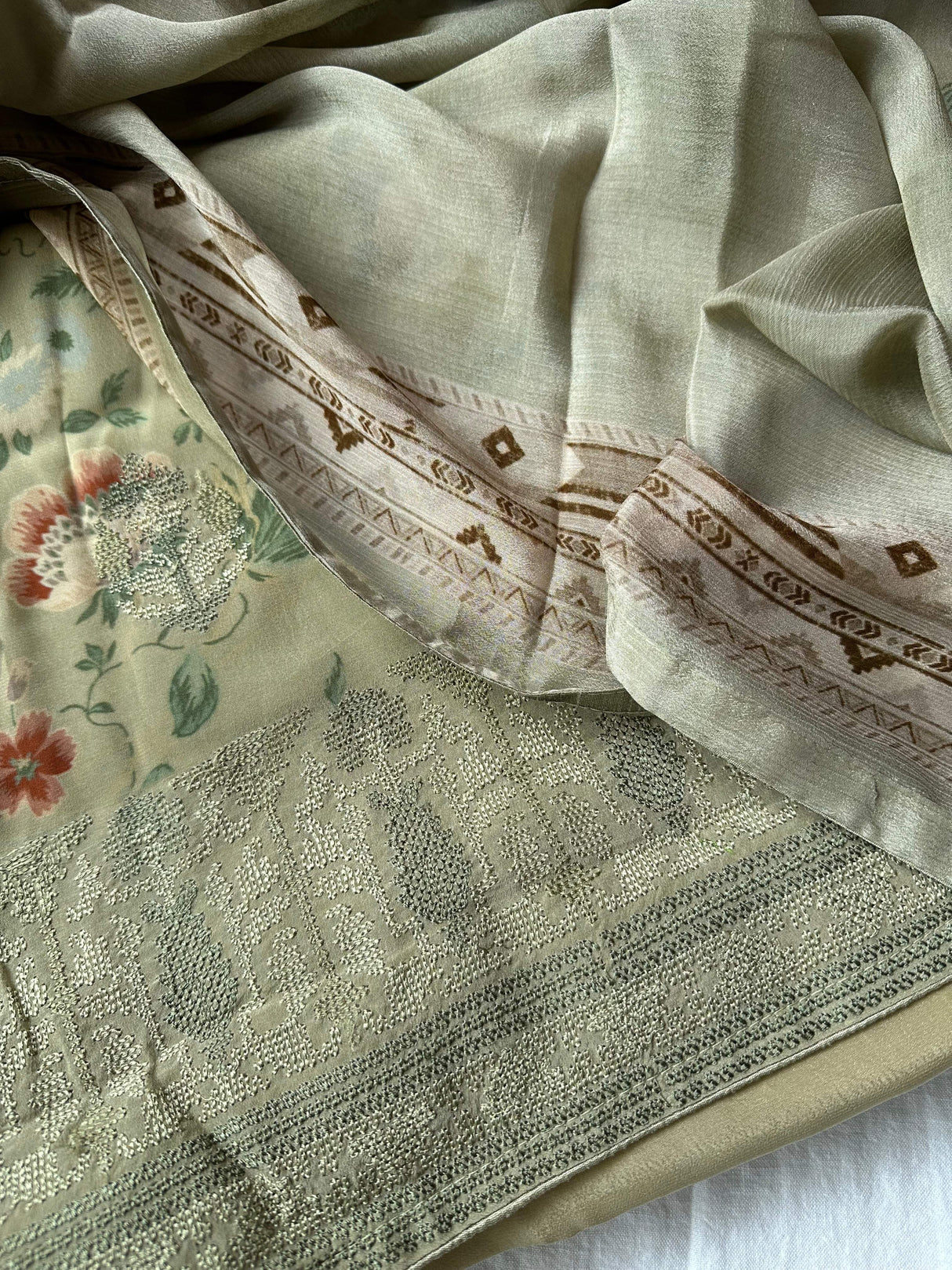 Crepe unstitched kurta with machine embroidery and bottom fabric with Dupatta