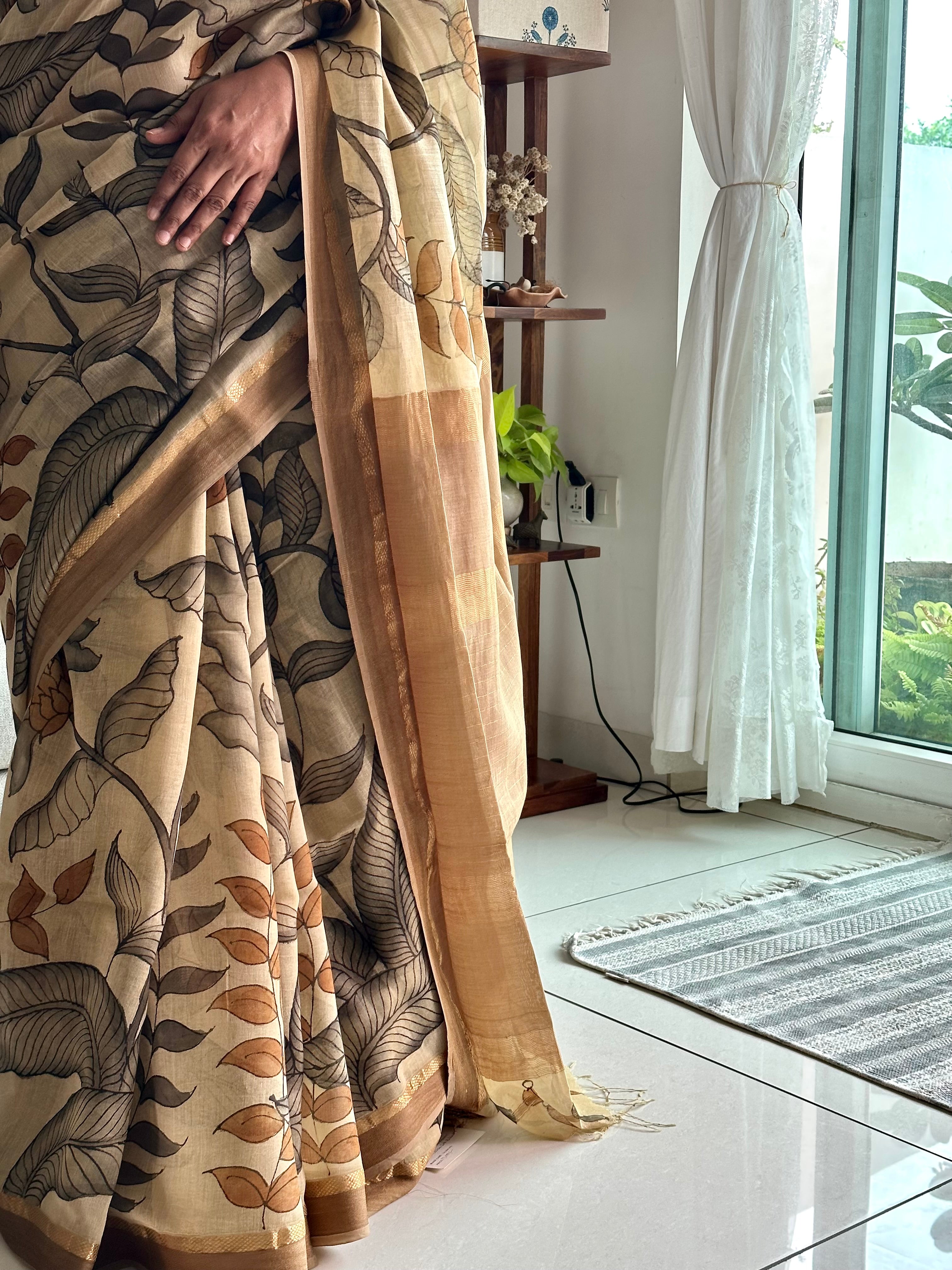 Beige Floral Handloom maheshwari Cotton Silk Kalamkari Saree