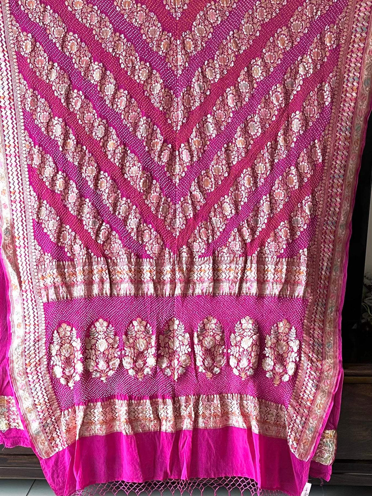 Floral Pink Exclusive Handloom Pure Banarsi Georgette Bandhani Saree