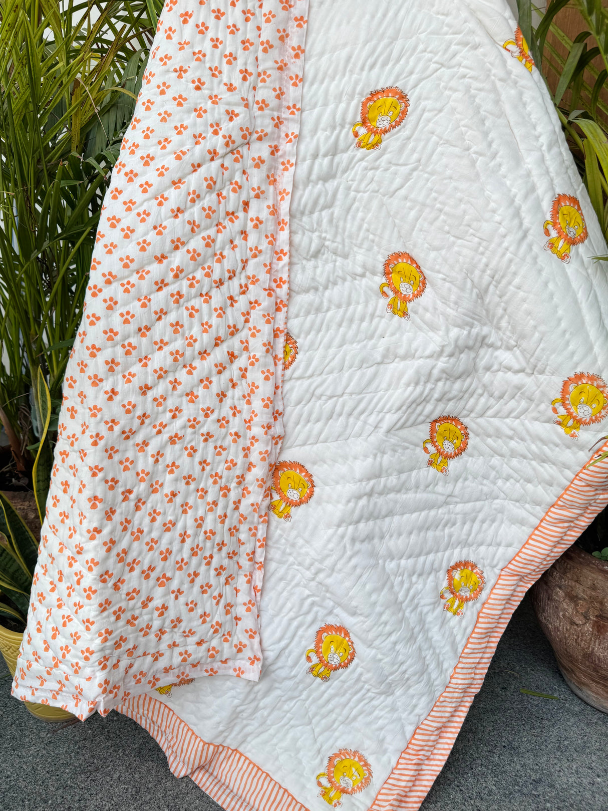 soft-lion-theme-mulmul-kids-quilt